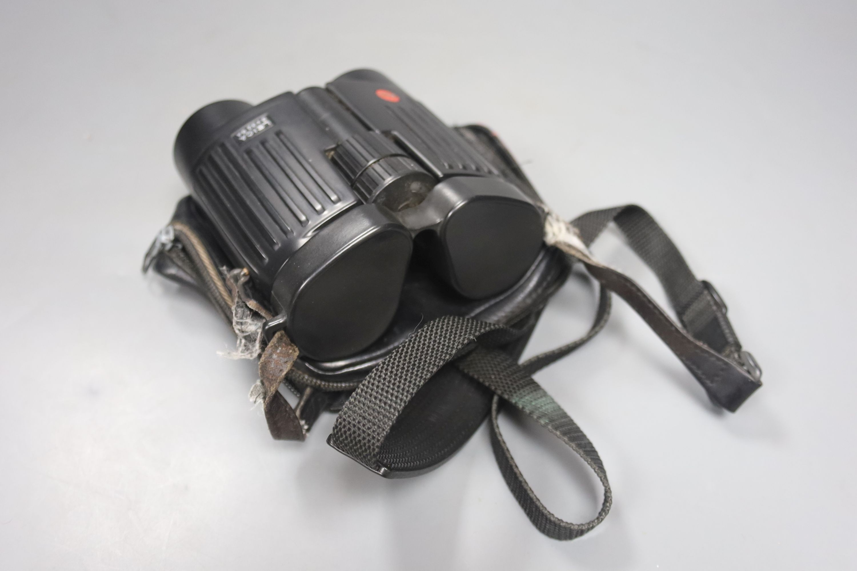 Leica 8x32 BA folding binoculars in fitted case